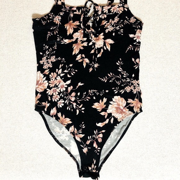 American Eagle Outfitters Floral Bodysuit - Picture 2 of 4